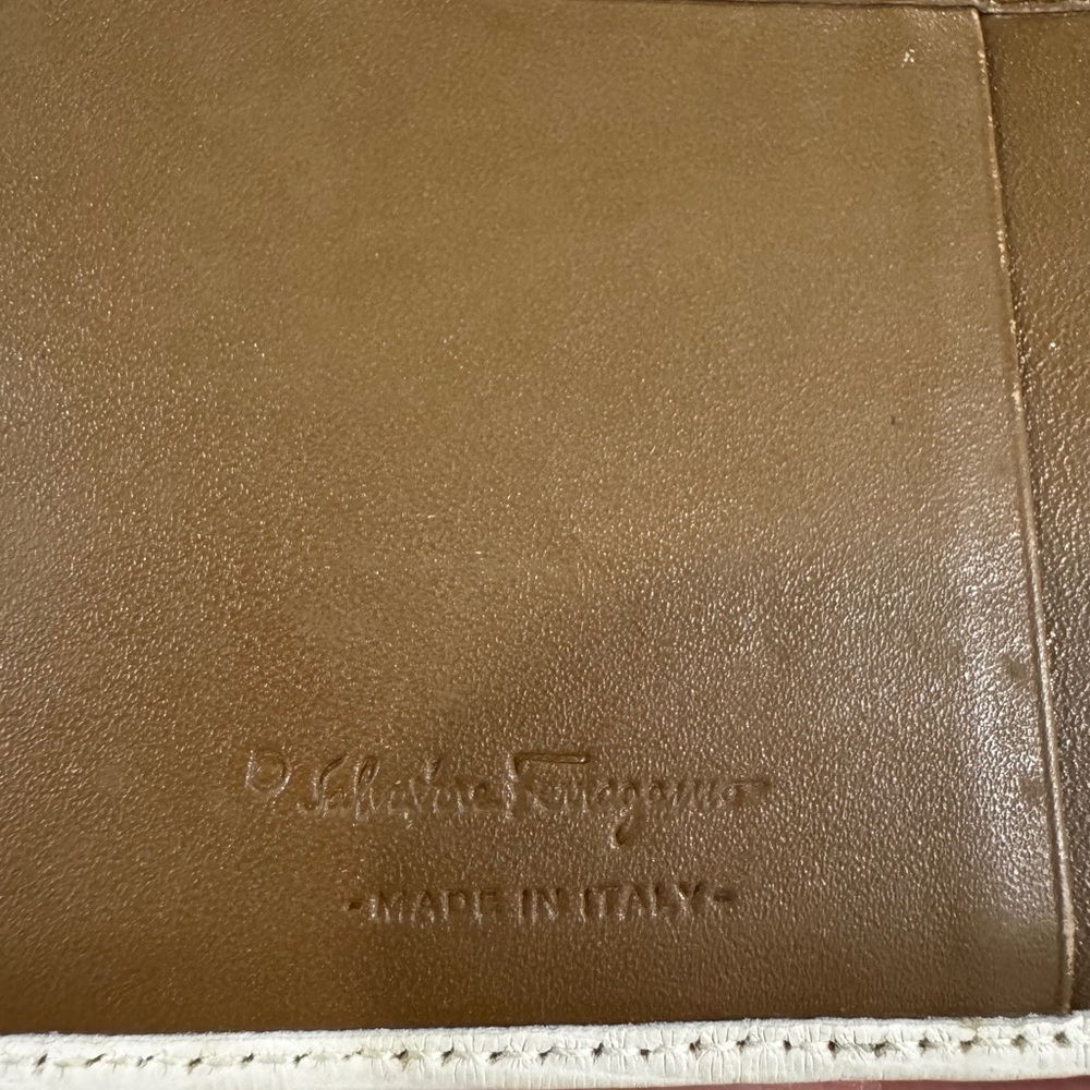 Salvatore Ferragamo Ivory Leather Cardholder – Made in Italy - Picture 5 of 6